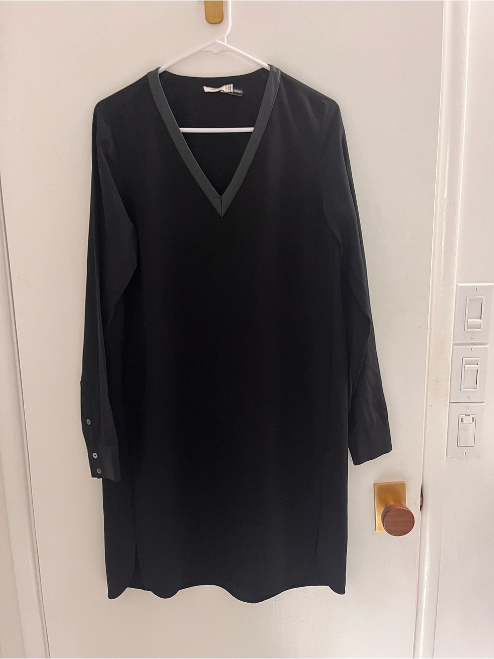 Vince Classic Black V-Neck Long Sleeve Shift Dress